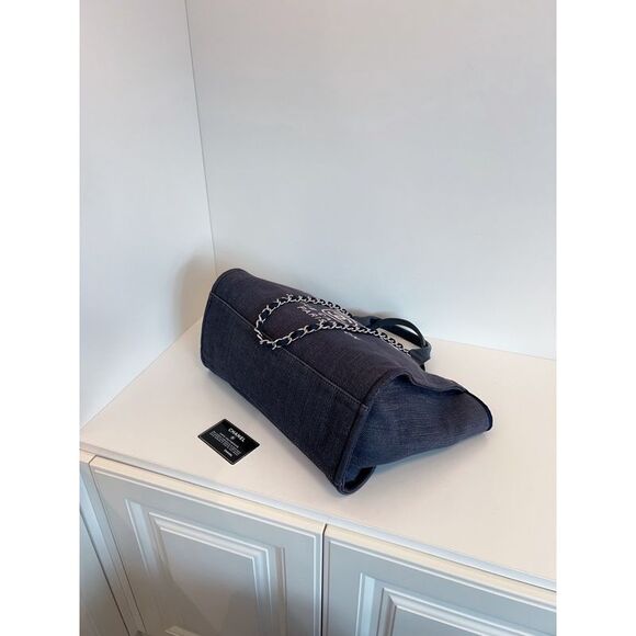 Chanel Women Pre-Loved Bag Very Good Condition - Picture 7 of 9